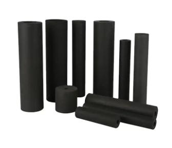 Các lõi lọc than hoạt tính được dựng đứng thẳng hàng