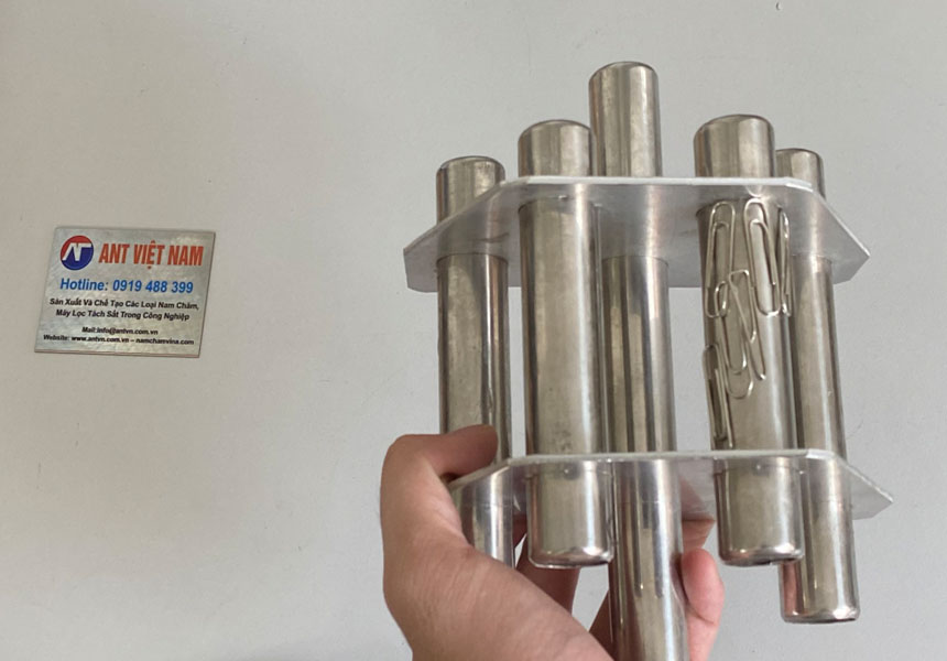 Hình ảnh thực tế bộ nam châm 5 thanh do ANT Việt Nam sản xuất, lực từ tính mạnh, số lượng nhiều, lọc sắt tốt